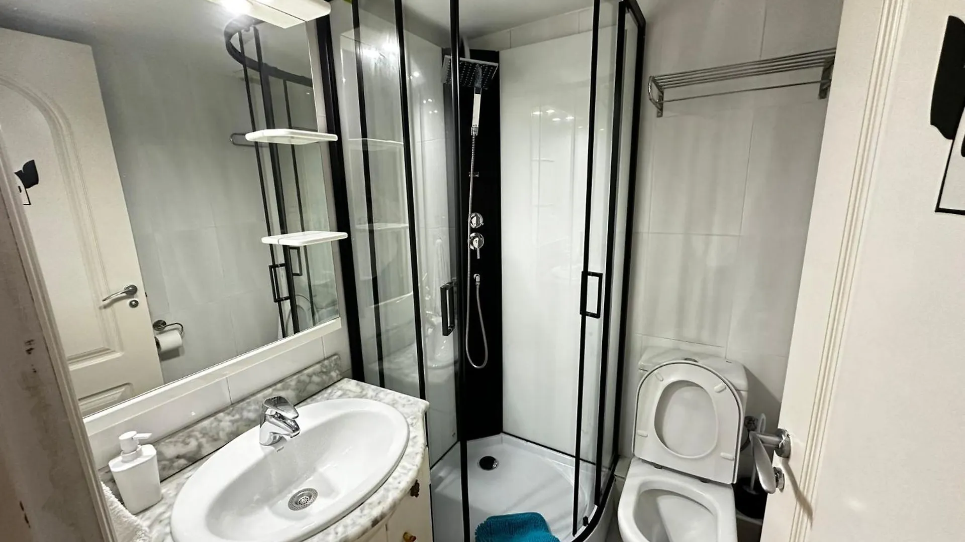 Calabria Rooms Barcelona 0*,  Spain